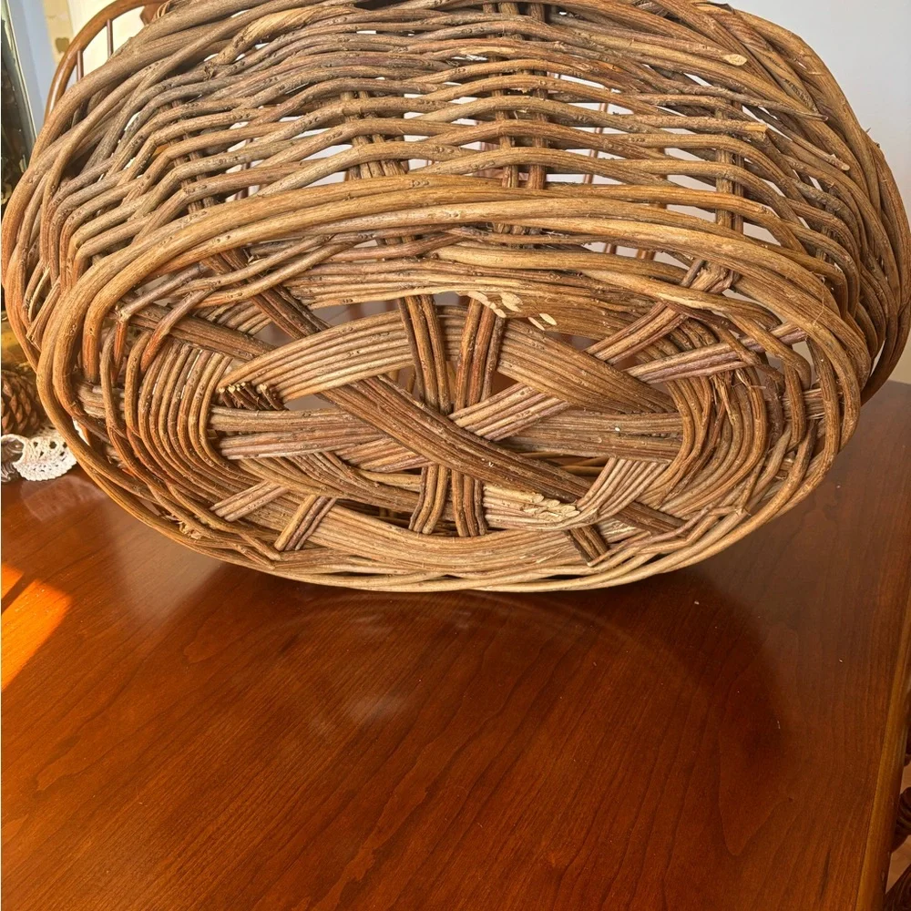 Vintage XL Gathering Brown Wicker Basket